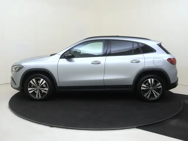 Mercedes-Benz GLA view 8