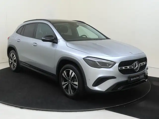 Mercedes-Benz GLA view 2