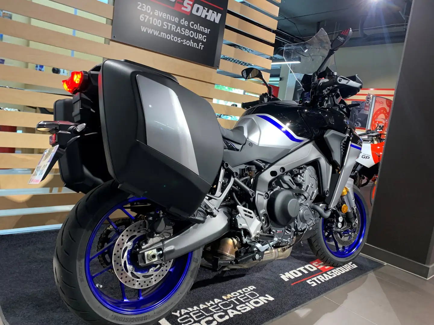 Yamaha Tracer 9 GT Gris - 2