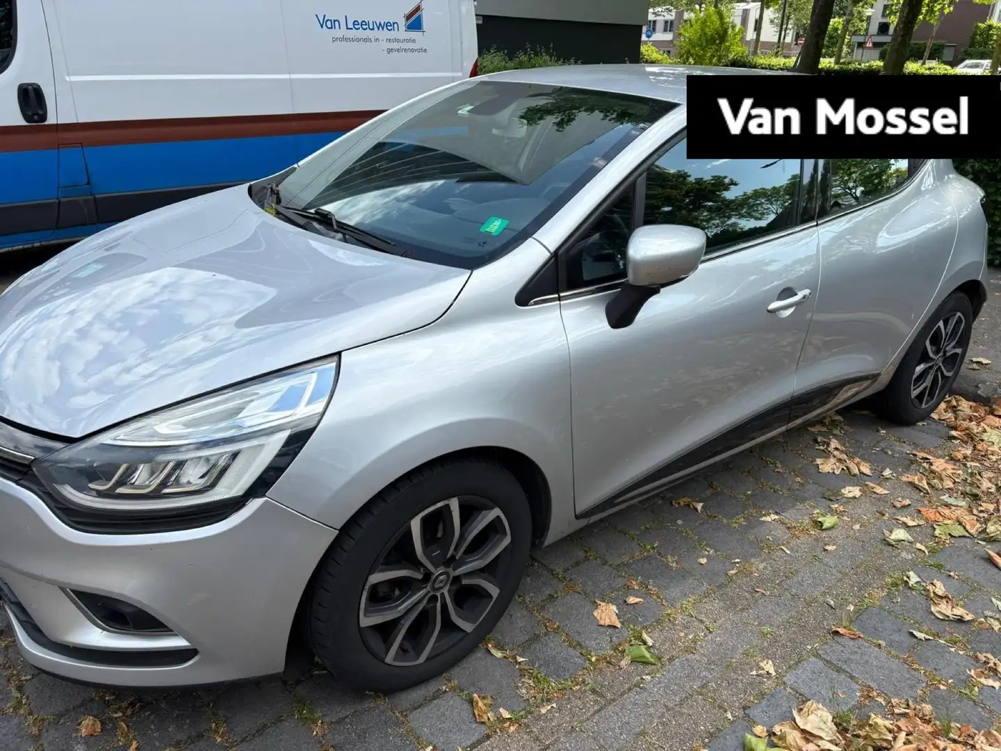 Renault Clio 0.9 TCe Intens Grijs - 1