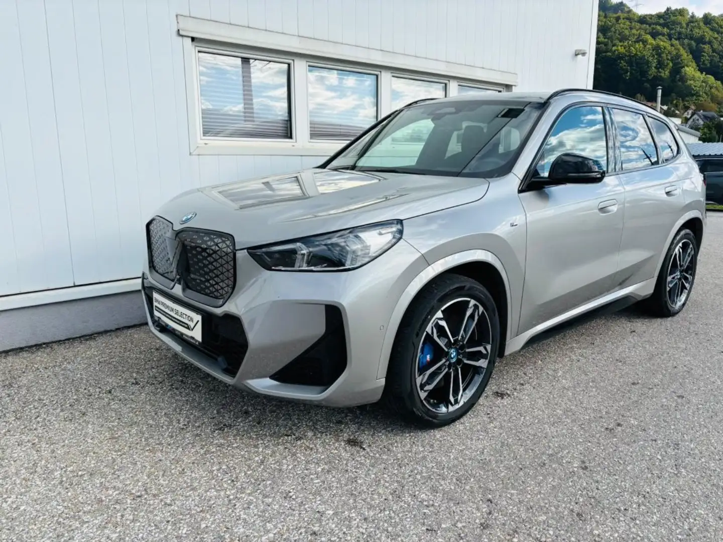 BMW iX1 xDrive30 Grau - 1