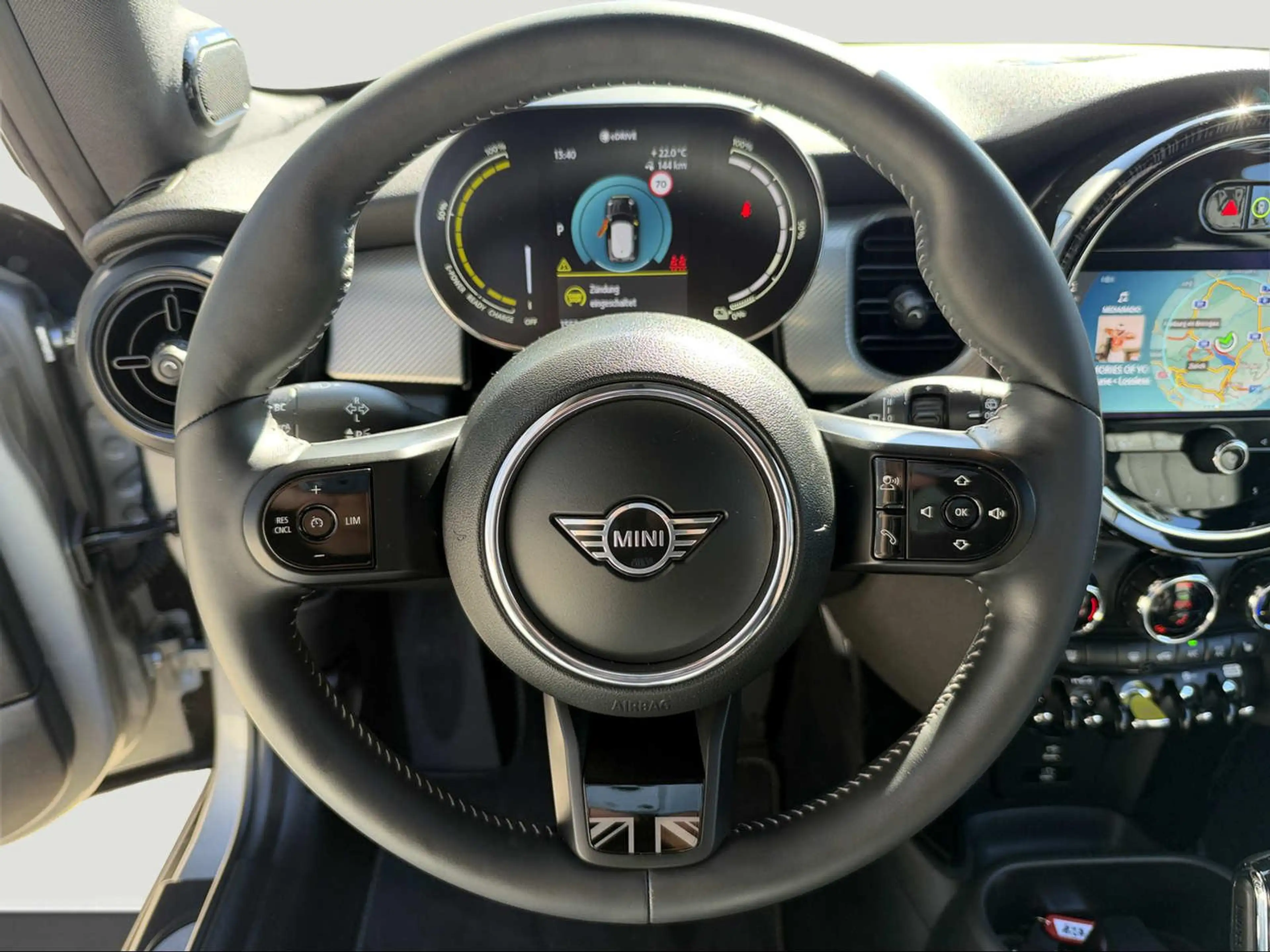 MINI Cooper SE Yours Trim HUD/NAV/KAME/SHZ/LENKH/PANO — photo 11