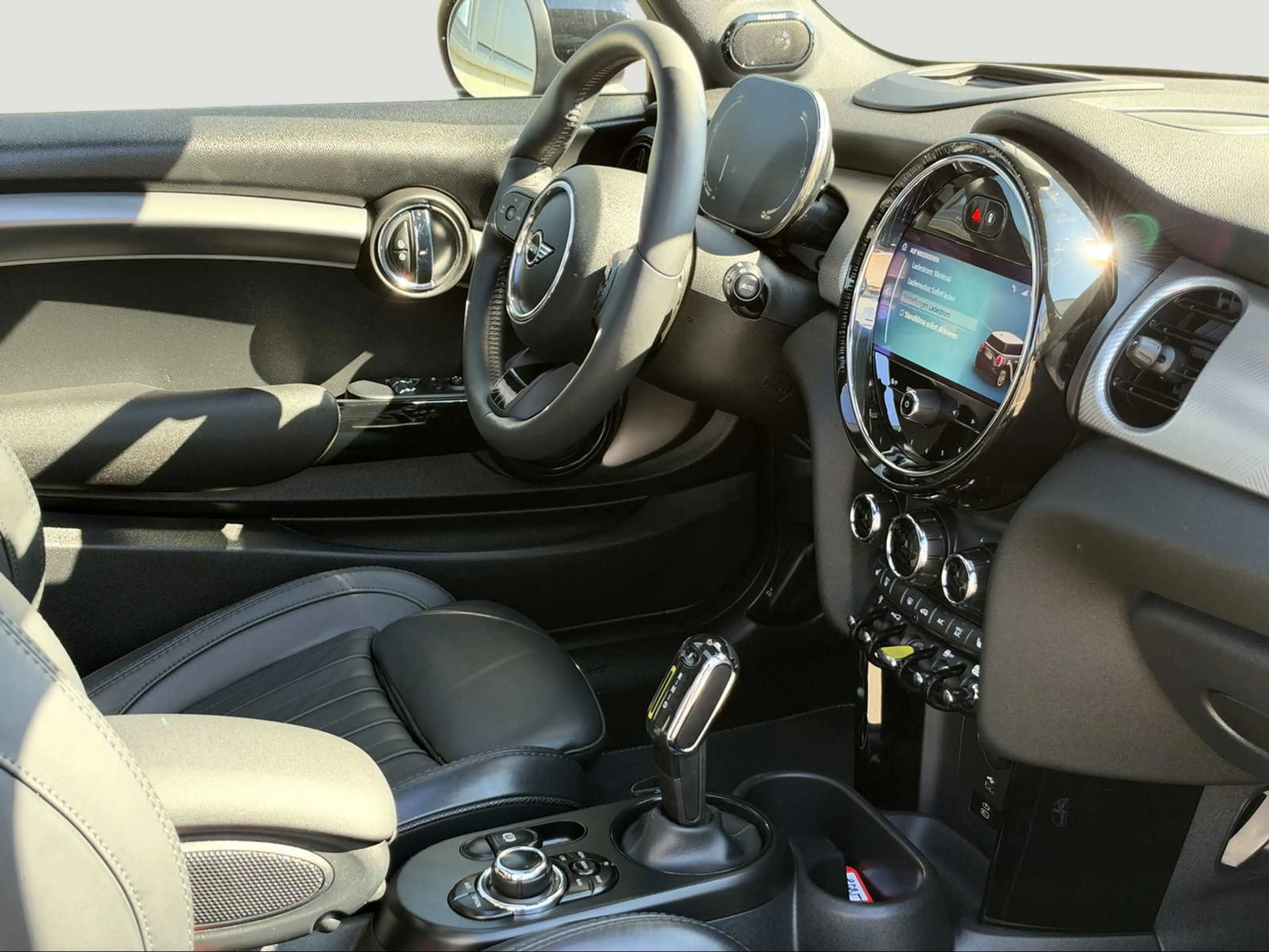 MINI Cooper SE Yours Trim HUD/NAV/KAME/SHZ/LENKH/PANO — photo 10