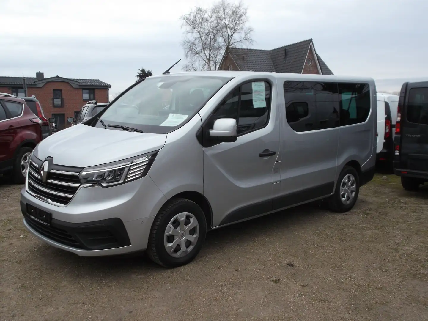Renault Trafic L1H1 3,0t (9 Sitze) Life Automatik - 150PS Grey - 2