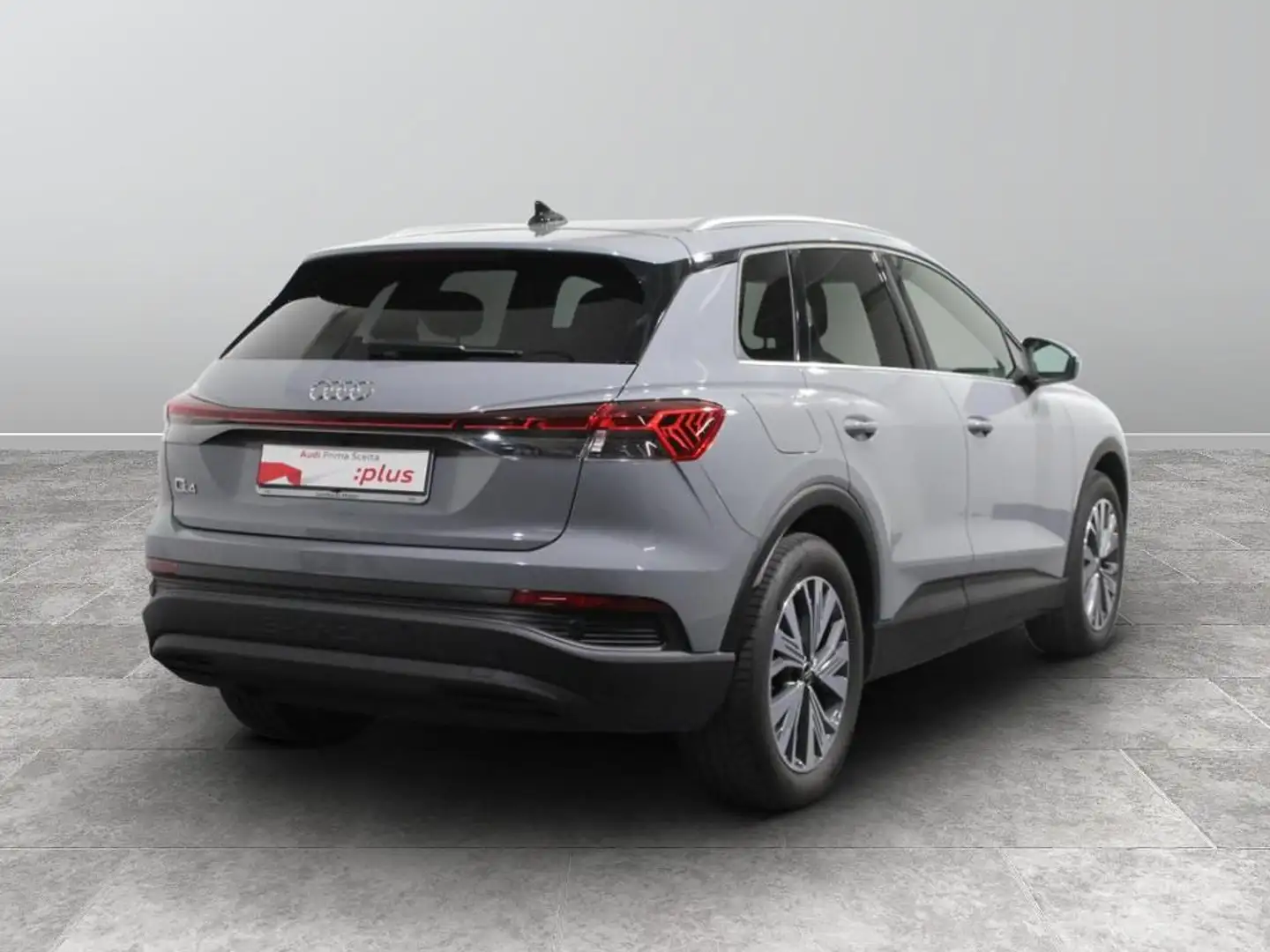 Audi Q4 e-tron 45 Business Advanced Grau - 2