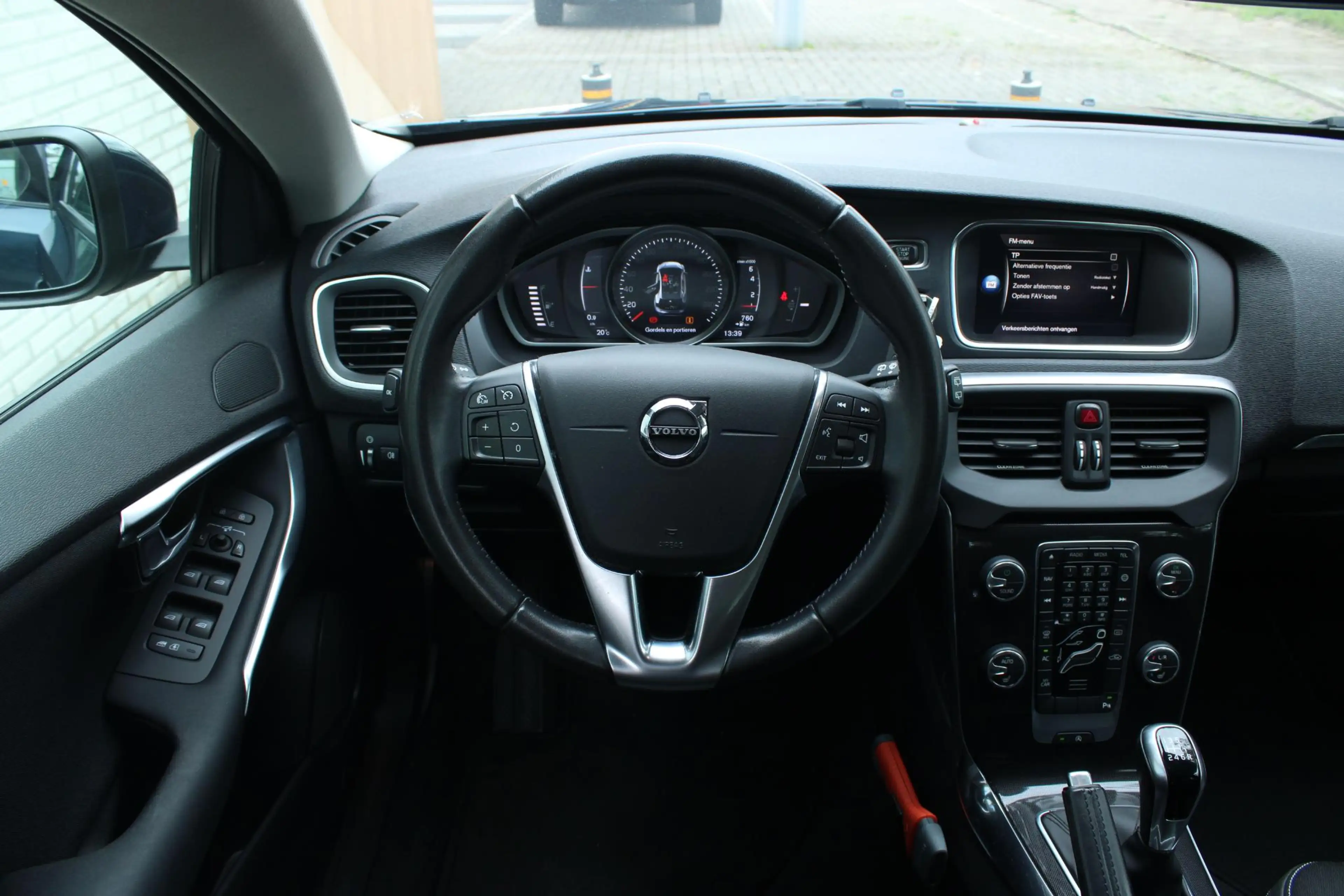 Volvo V40 T2 Nordic+ | Verwarmde voorstoelen | 16" lichtmeta — photo 11