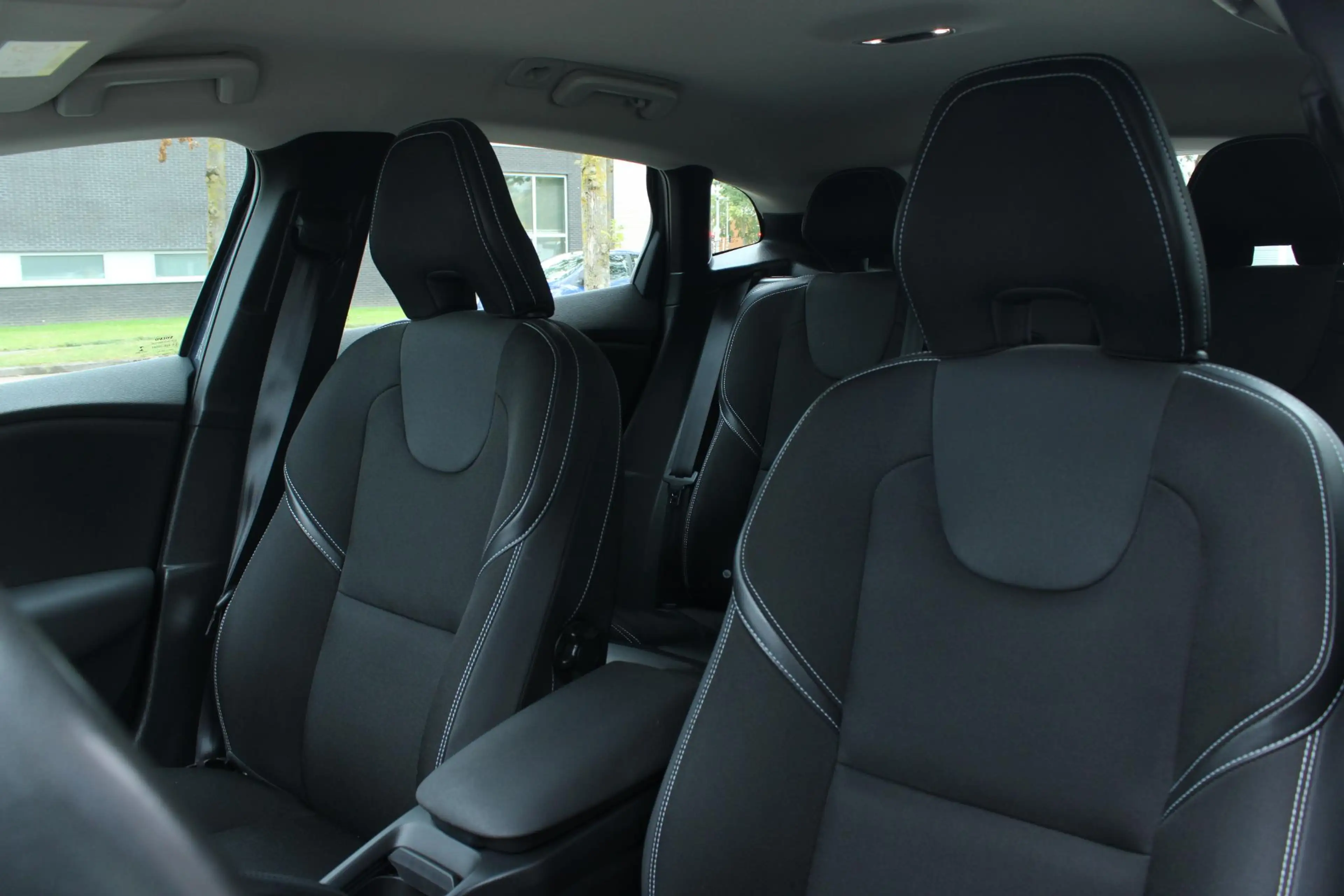 Volvo V40 T2 Nordic+ | Verwarmde voorstoelen | 16" lichtmeta — photo 9