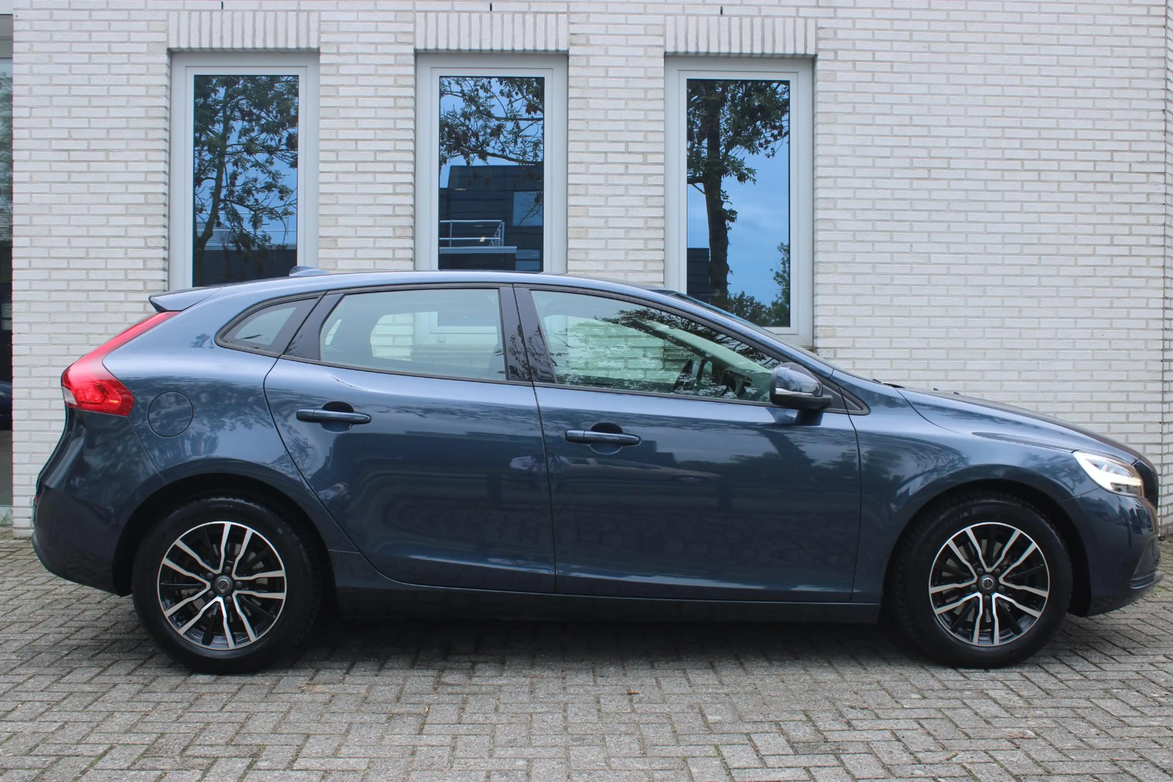 Volvo V40 T2 Nordic+ | Verwarmde voorstoelen | 16" lichtmeta — photo 4