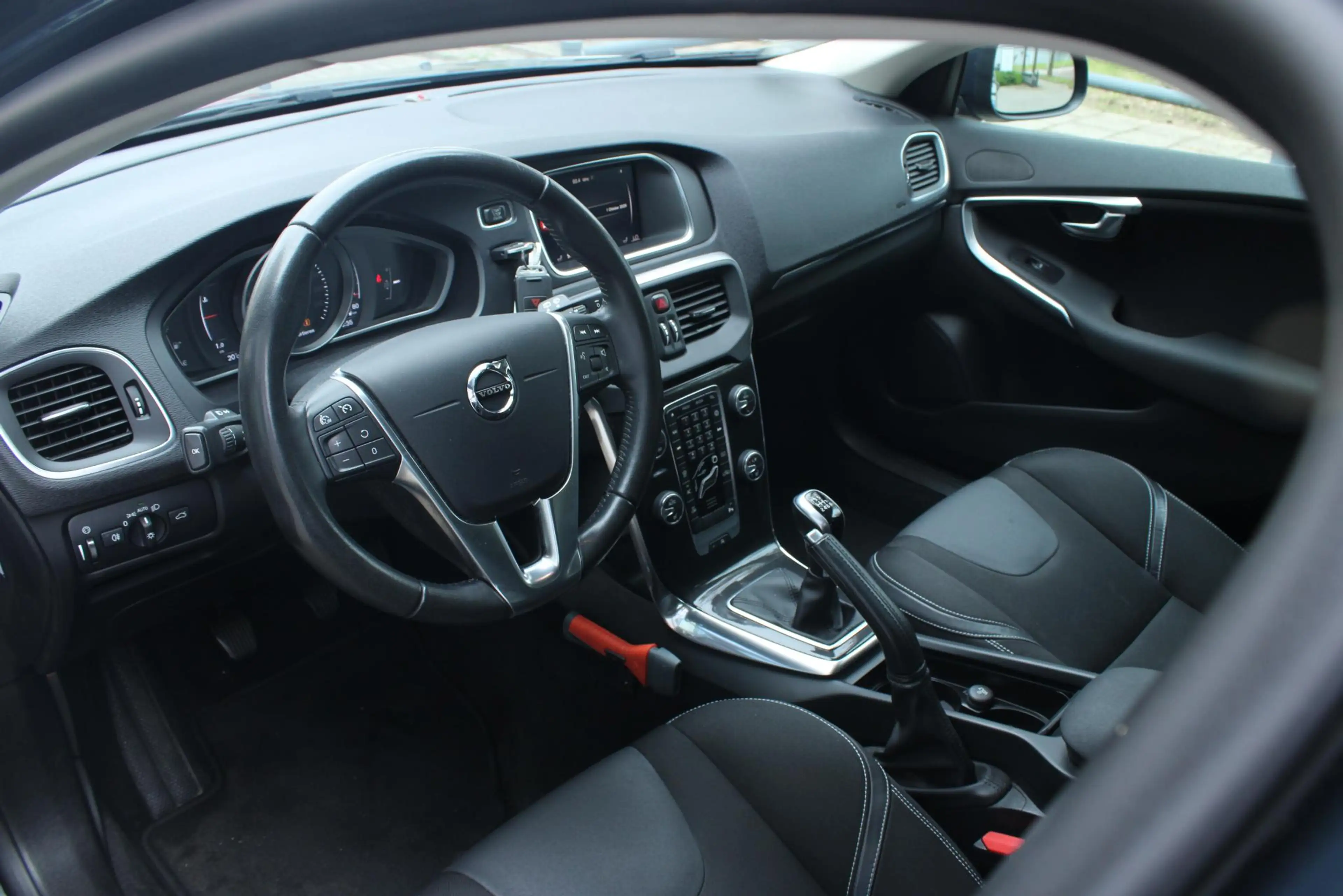 Volvo V40 T2 Nordic+ | Verwarmde voorstoelen | 16" lichtmeta — photo 8