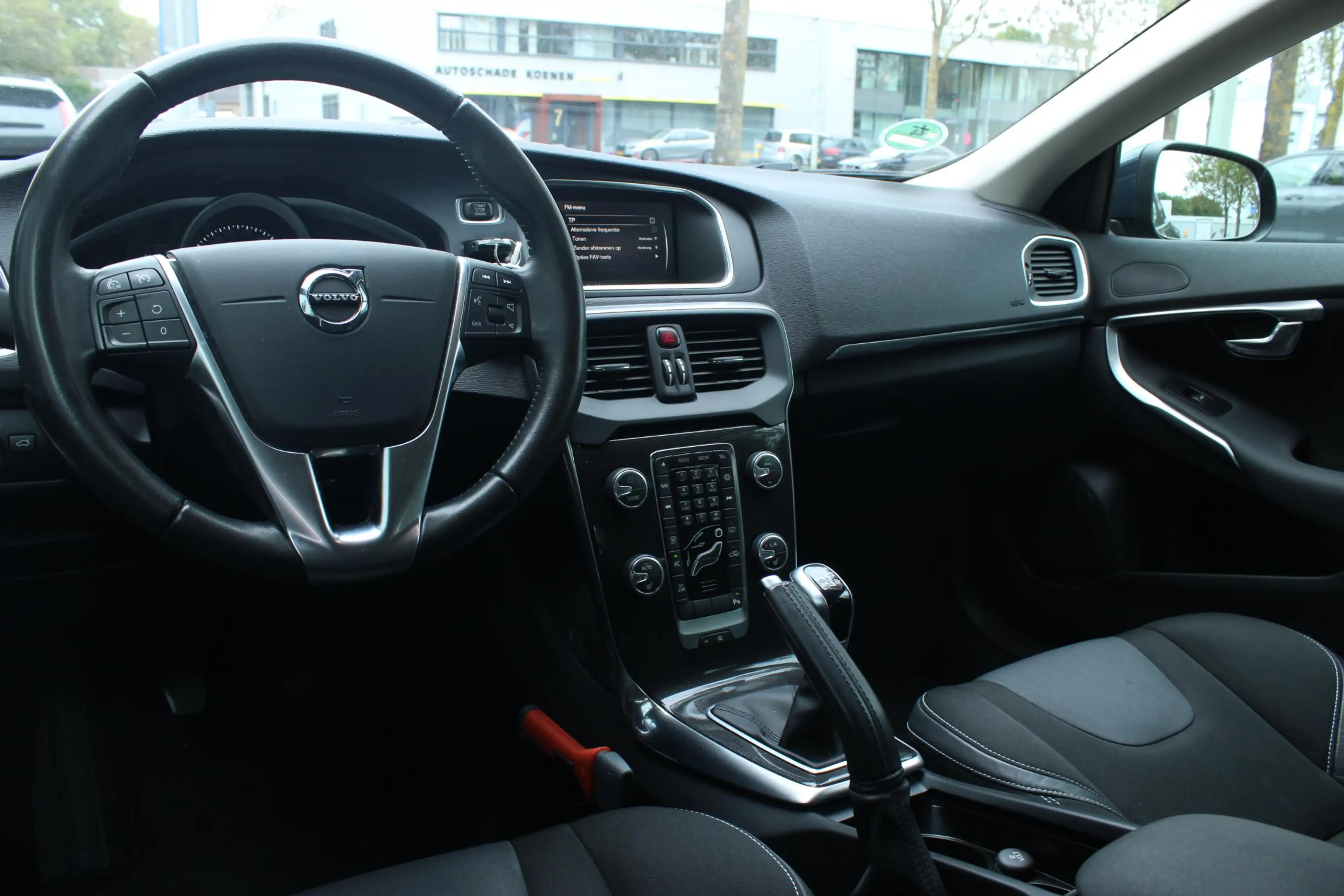 Volvo V40 T2 Nordic+ | Verwarmde voorstoelen | 16" lichtmeta — photo 10