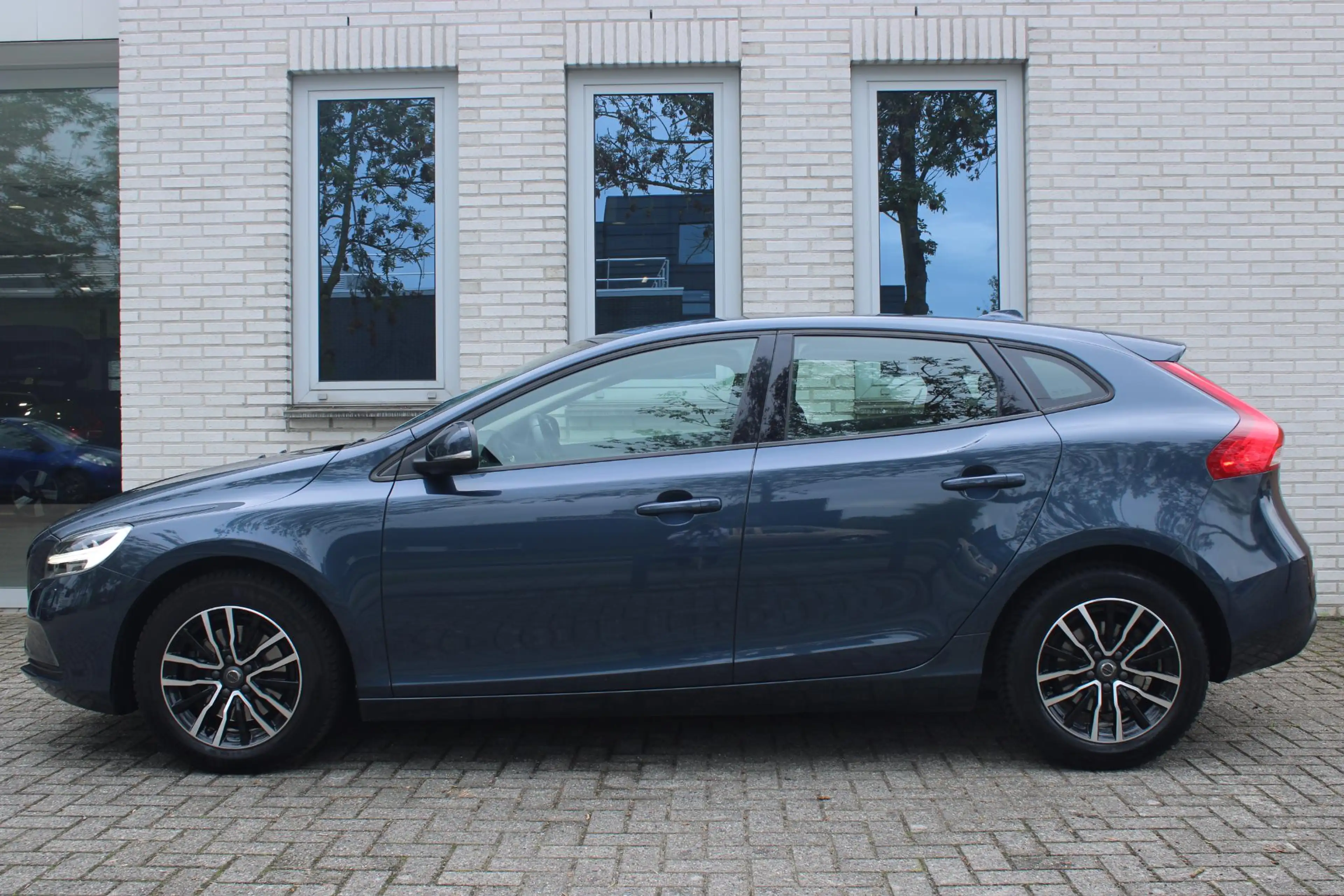 Volvo V40 T2 Nordic+ | Verwarmde voorstoelen | 16" lichtmeta — photo 3