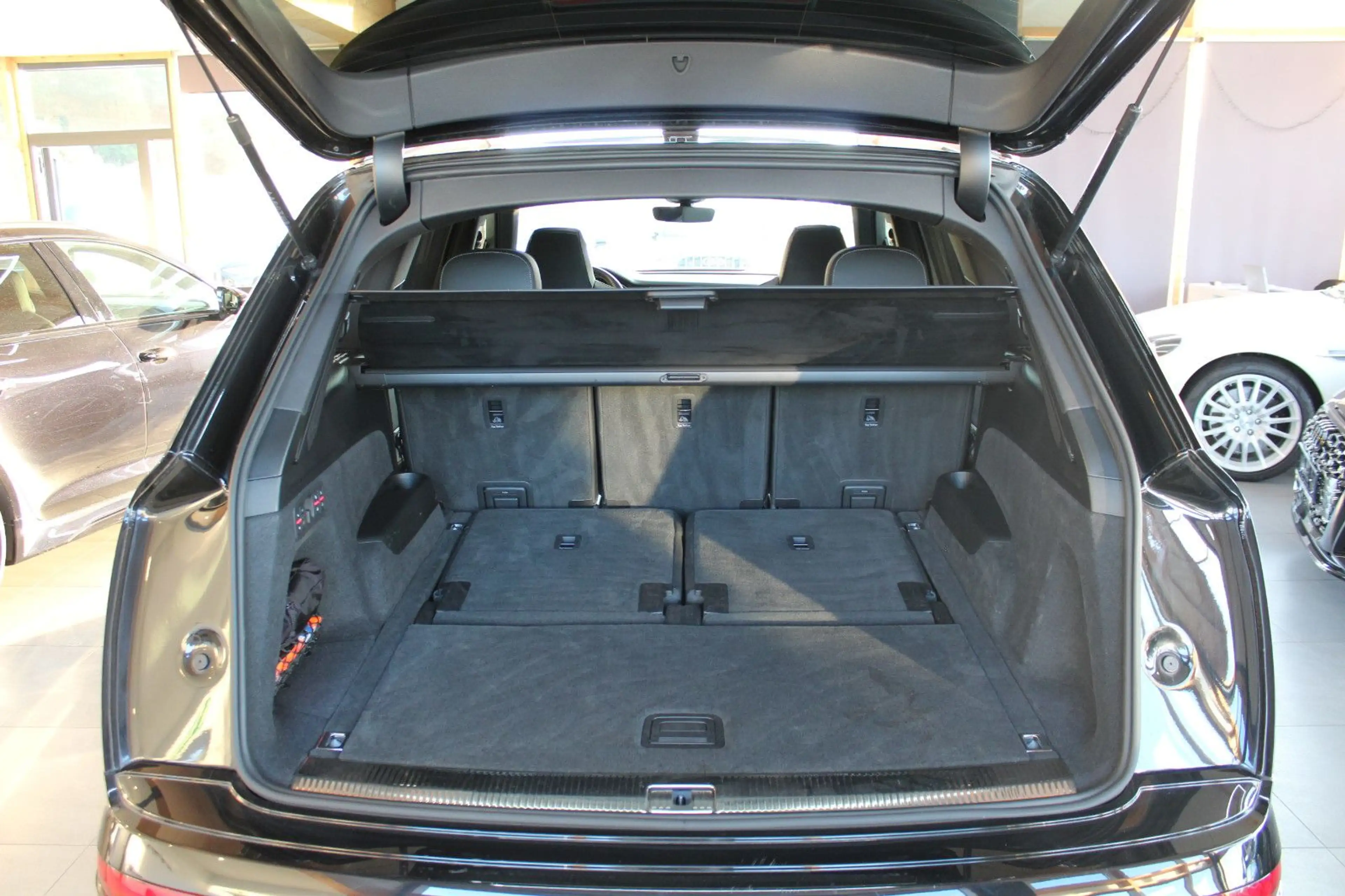 Audi Q7 50 TDI S tro quattro S line competition plus — photo 14