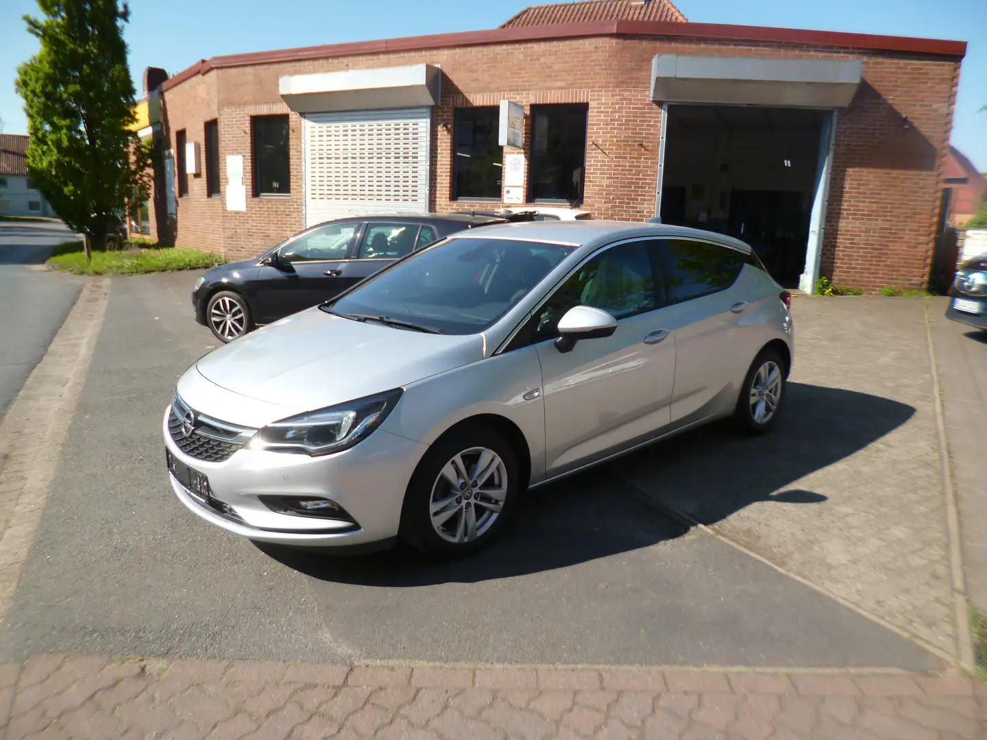 Opel Astra 1.4 Turbo Dynamic Plateado - 1