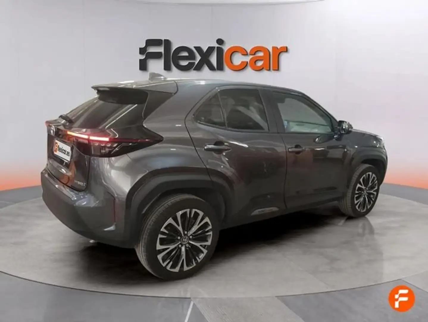 Toyota Yaris Cross 120H Active Plus Gris - 2
