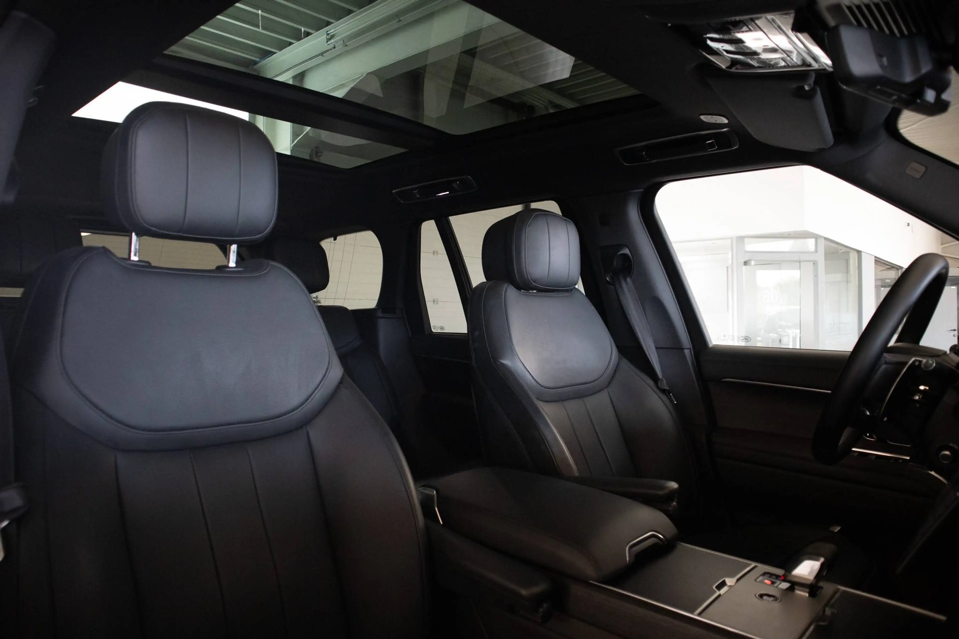 Land Rover Range Rover HSE 460e luchtvering, panoramadak, zetelverwarming en verkoeling voor en achter, 360° camera — photo 9