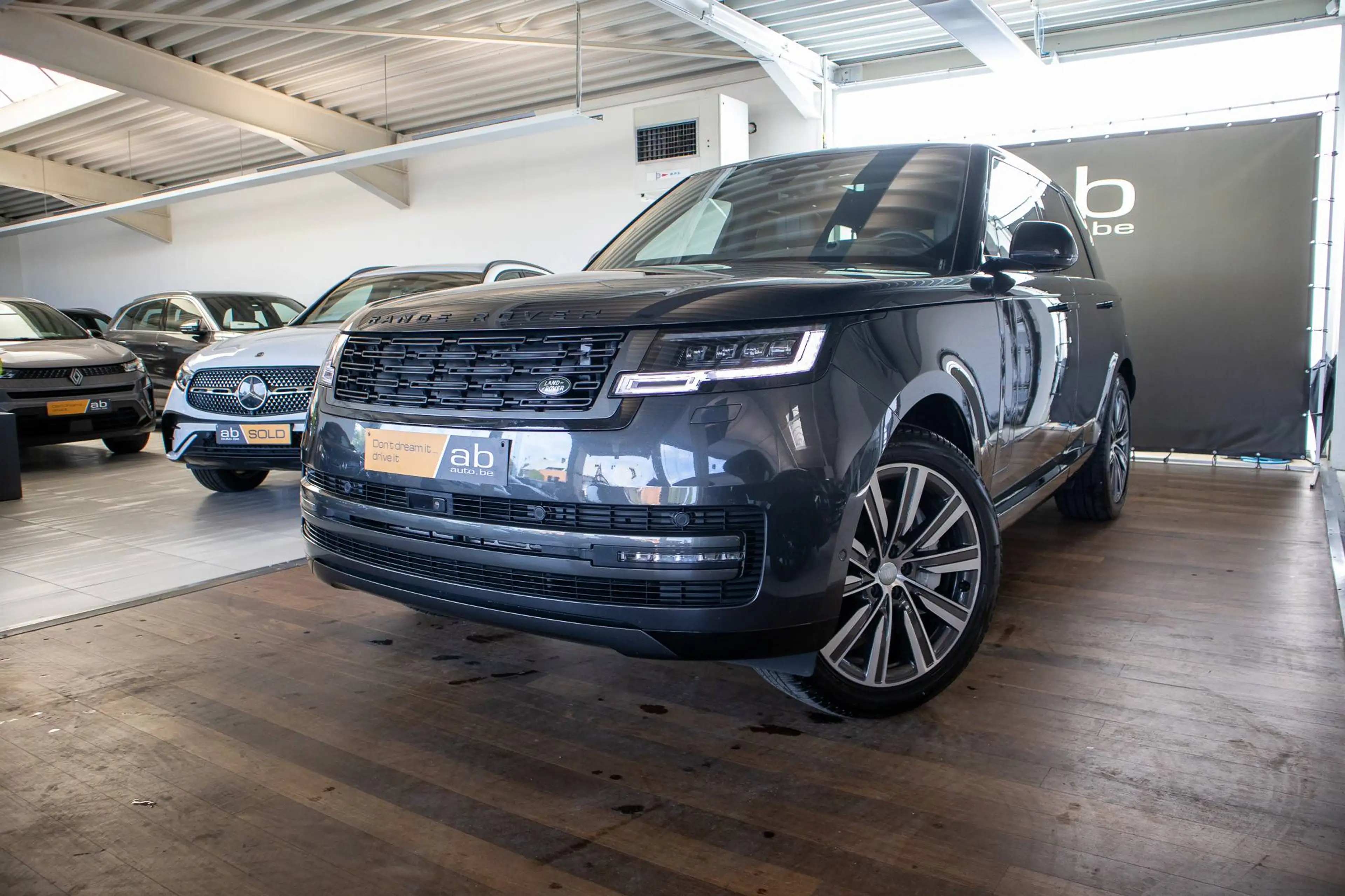 Land Rover Range Rover HSE 460e luchtvering, panoramadak, zetelverwarming en verkoeling voor en achter, 360° camera