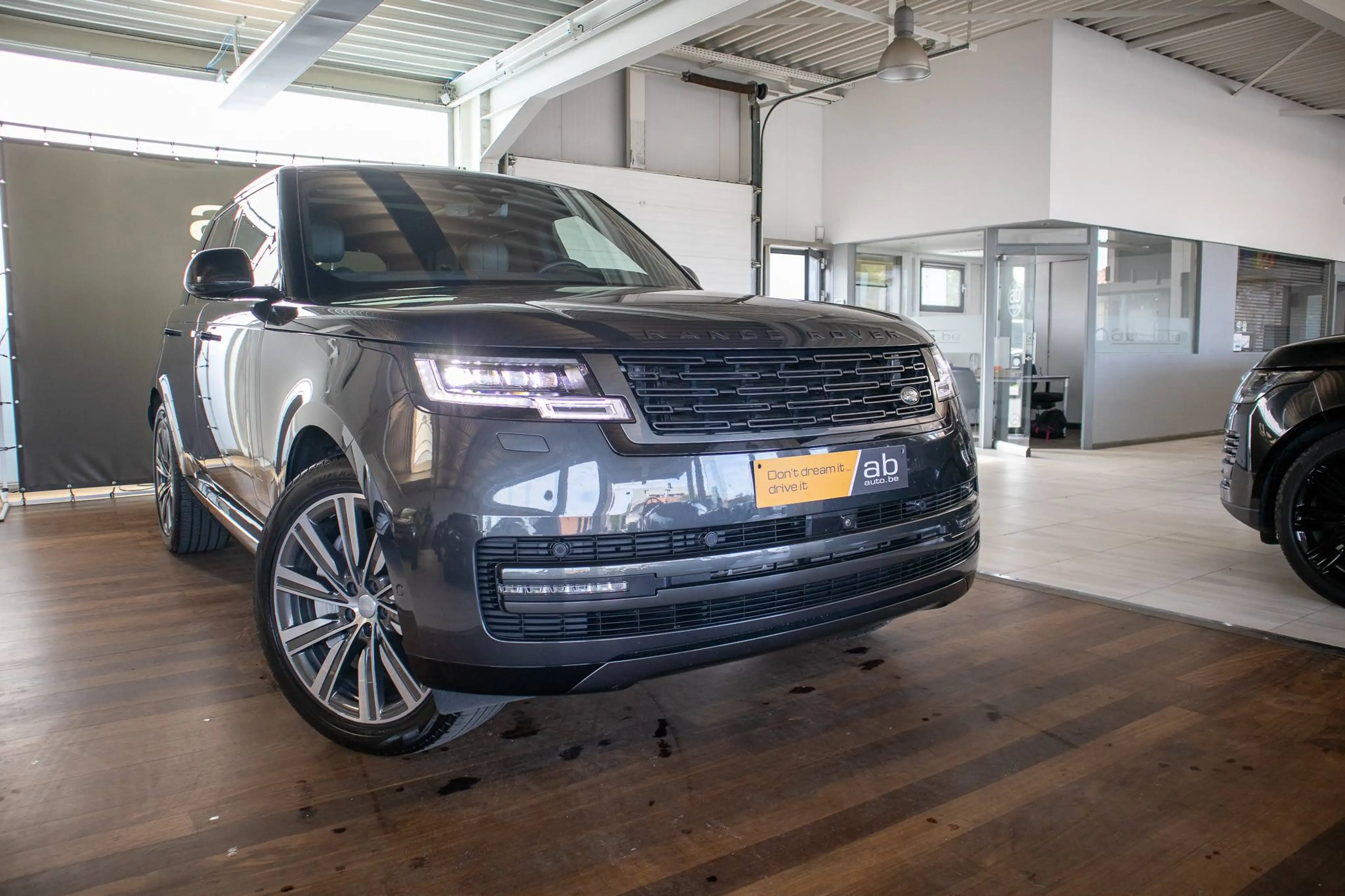 Land Rover Range Rover HSE 460e luchtvering, panoramadak, zetelverwarming en verkoeling voor en achter, 360° camera — photo 3
