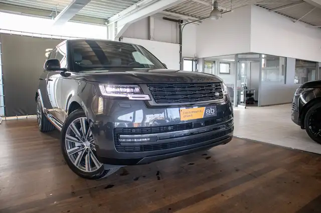 Land Rover Range Rover view 3