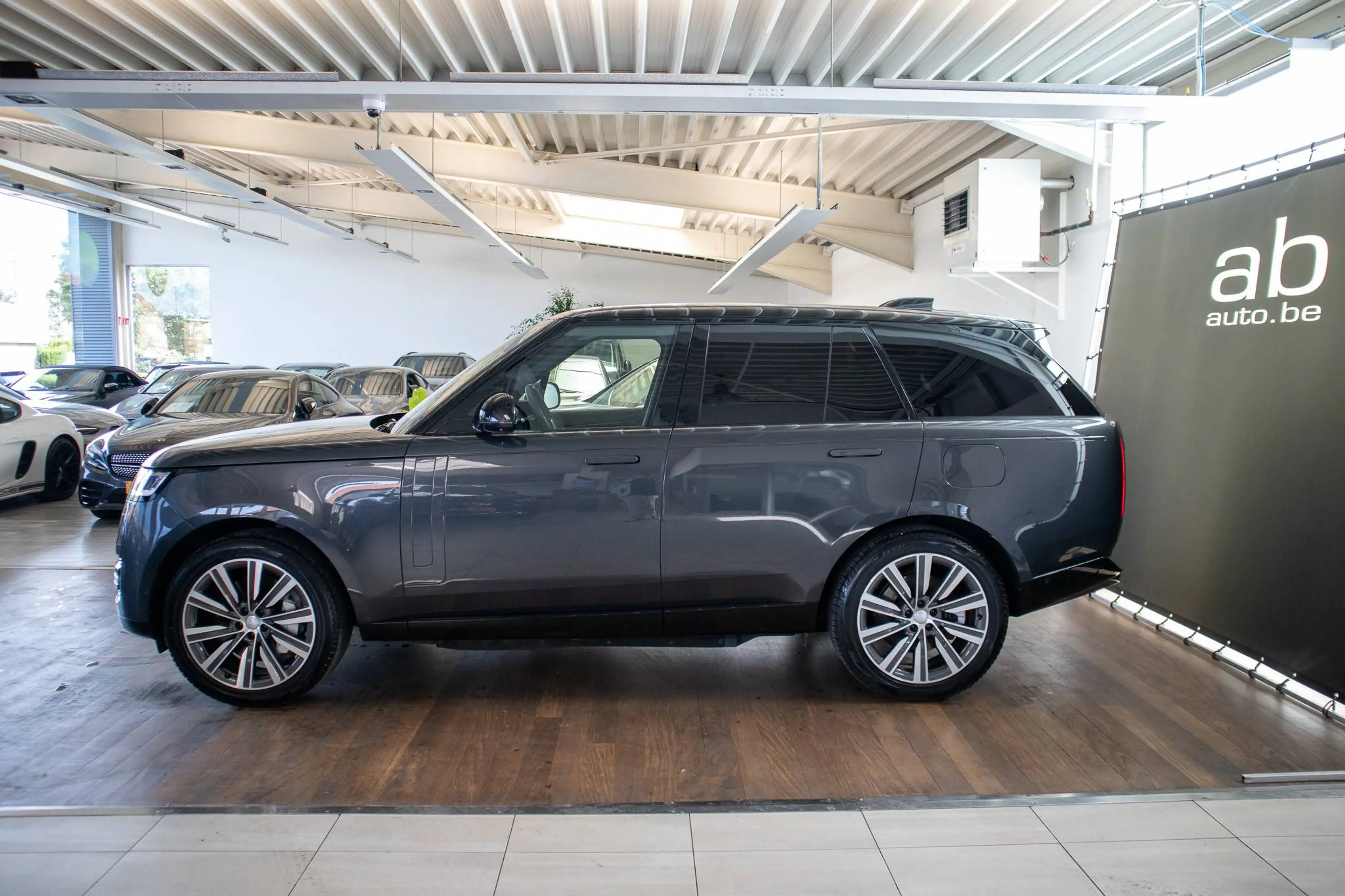 Land Rover Range Rover HSE 460e luchtvering, panoramadak, zetelverwarming en verkoeling voor en achter, 360° camera — photo 6