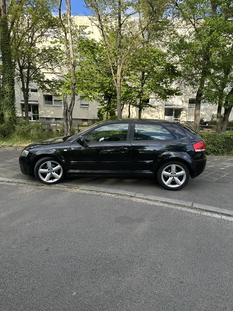 Audi A3 S-Line Schwarz - 2