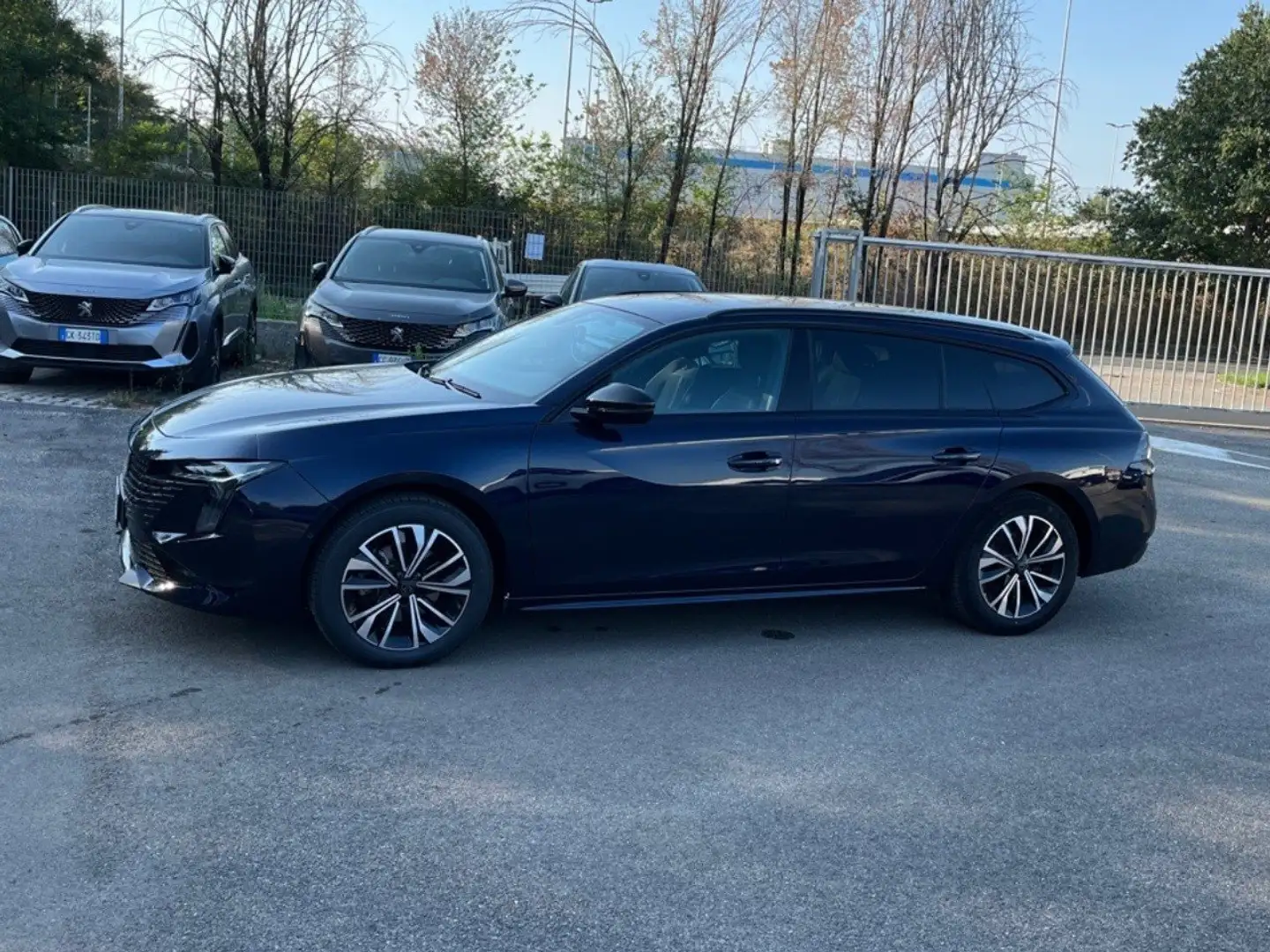 Peugeot 508 BlueHDi 130 Allure S/S EAT8 Blau - 2