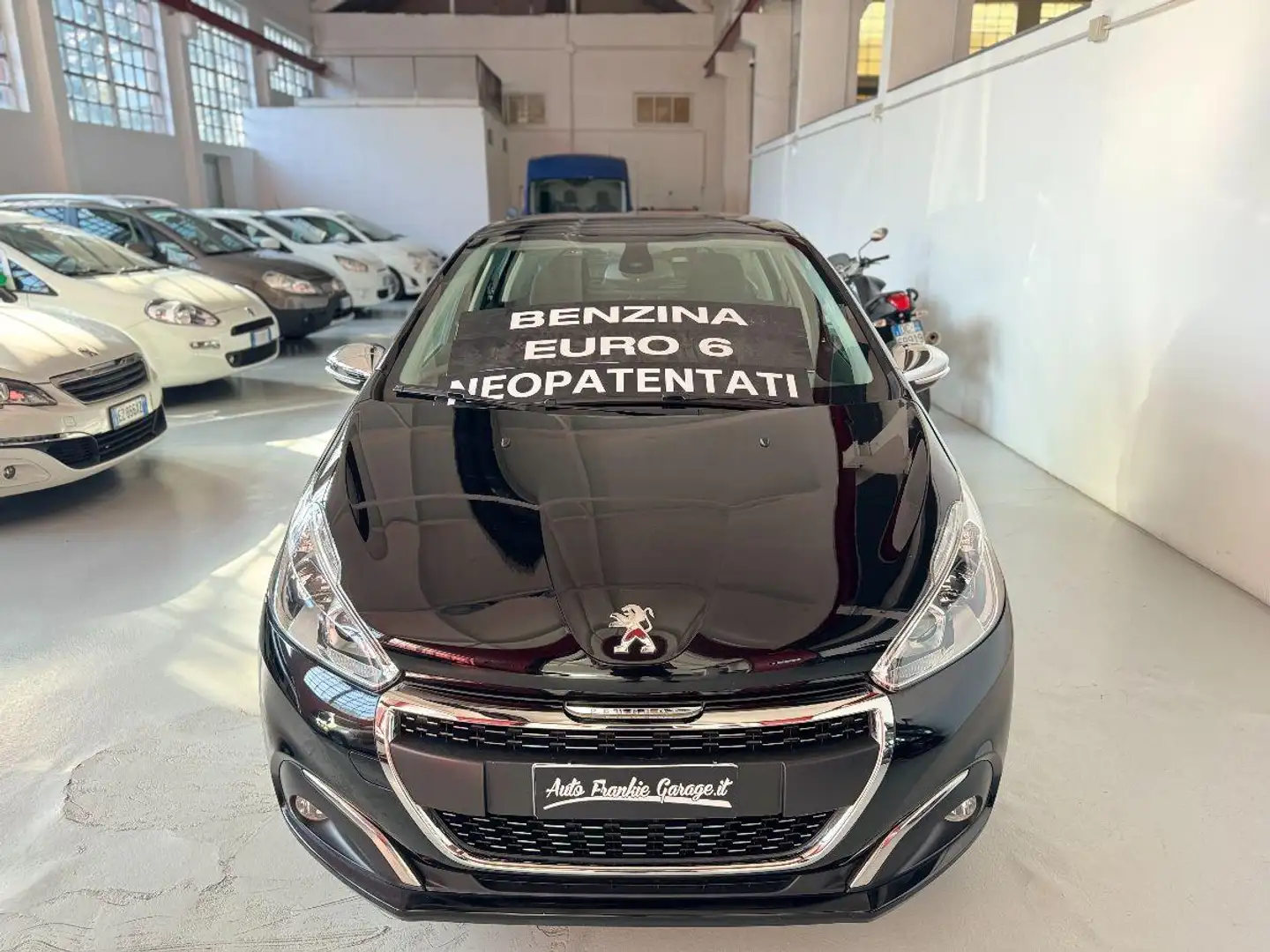 Peugeot 208 PureTech 82 S&S 5p. Allure Negro - 1
