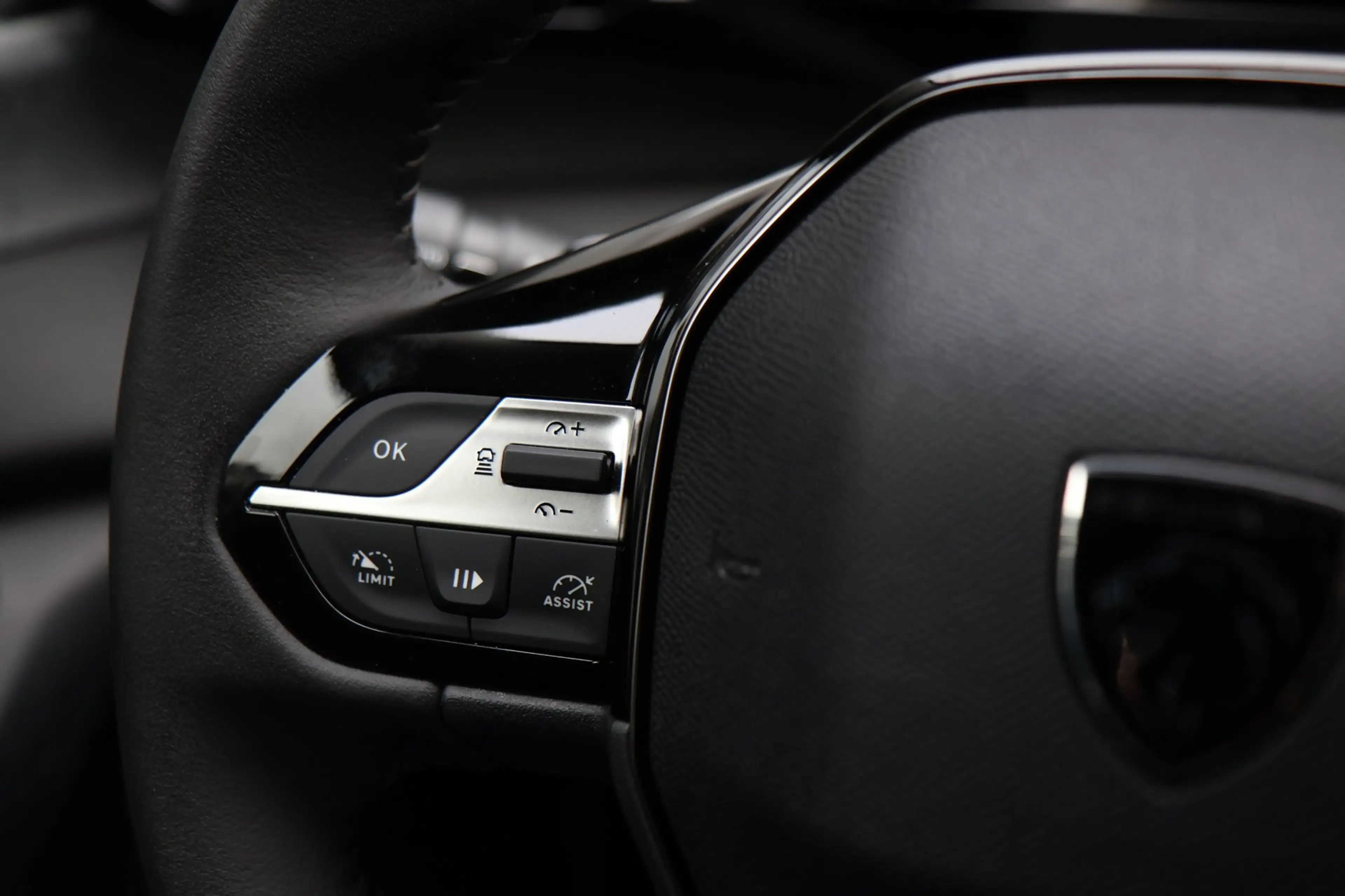 Peugeot 408 1.2 Hybrid 145 e-DCS6 Allure navi 360 camera acc k — photo 9
