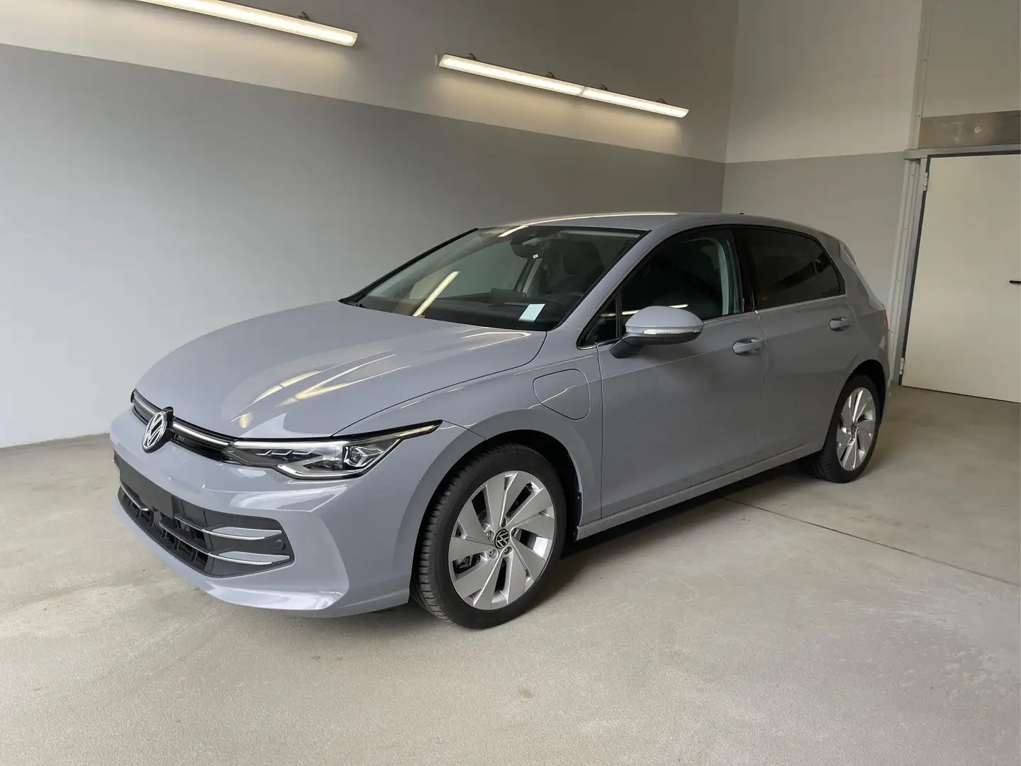 Volkswagen Golf Style eHybrid IQ.Light+Navi+Travel Assist 1.5 e... Gris - 1