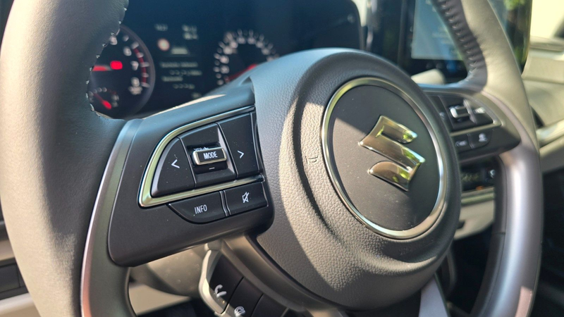 Suzuki Swift 1.2 Dualjet Hybrid 61 kW Comfort+ — photo 8