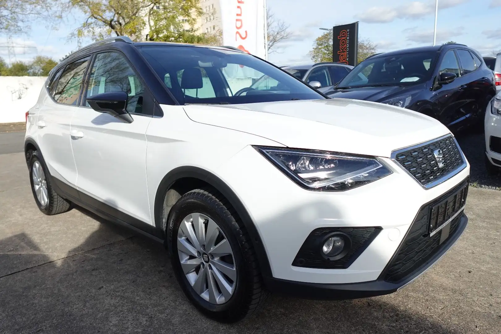 SEAT Arona Xcellence +PDC+KAMERA+BC+MFL+APPLE CARPLAY Blanc - 1