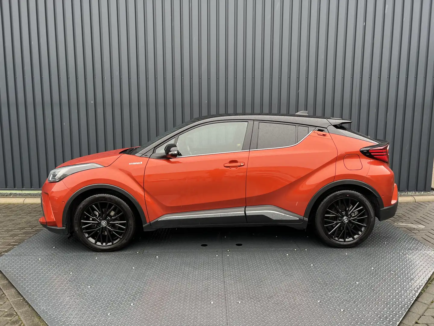 Toyota C-HR 2.0 Hybrid Launch Edition | Bi-Tone | Full Led | L Orange - 2