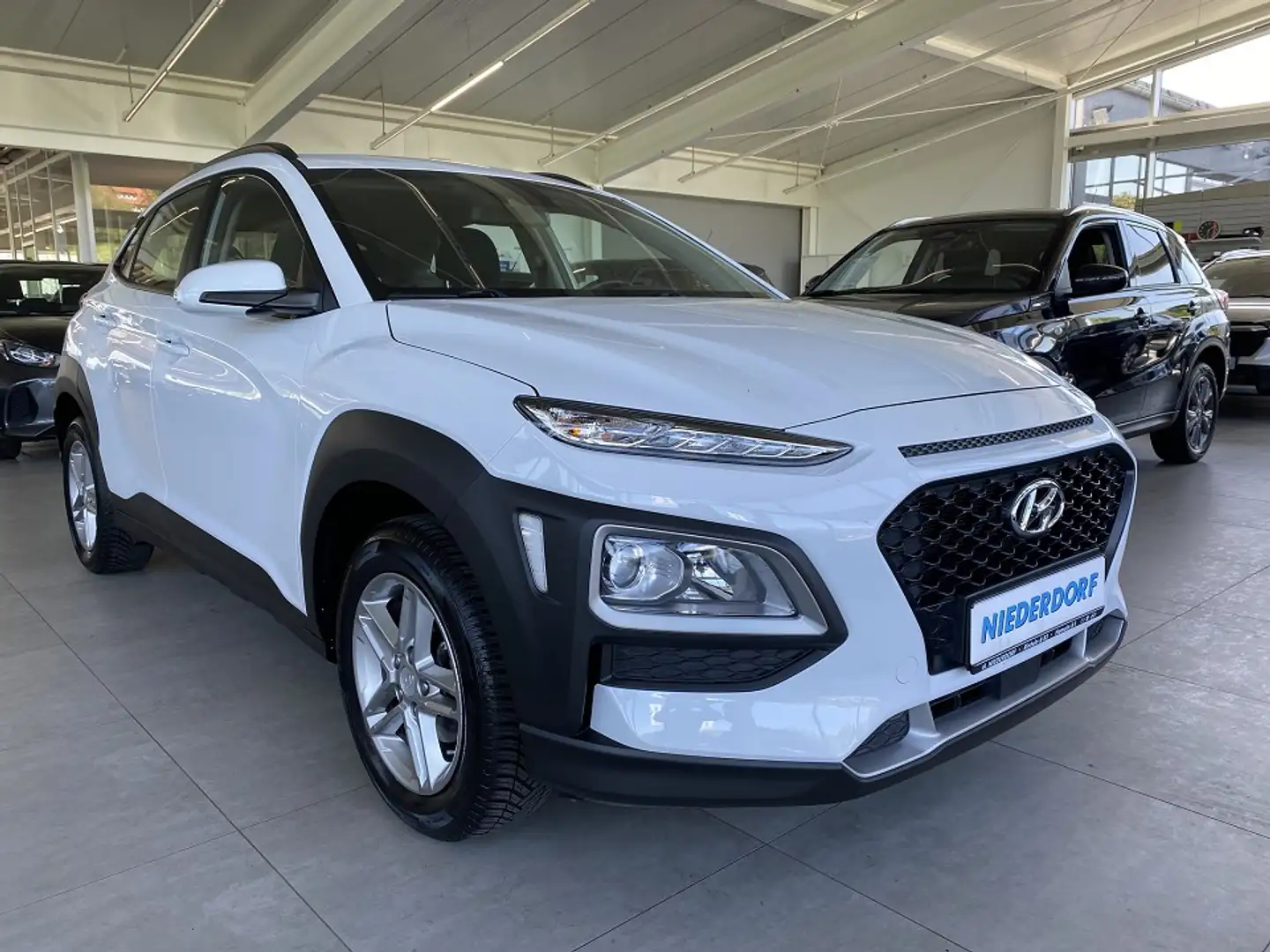 Hyundai KONA 1.0 T-GDi SOKO Navi Kam Krell Sitzhzg Weiß - 1