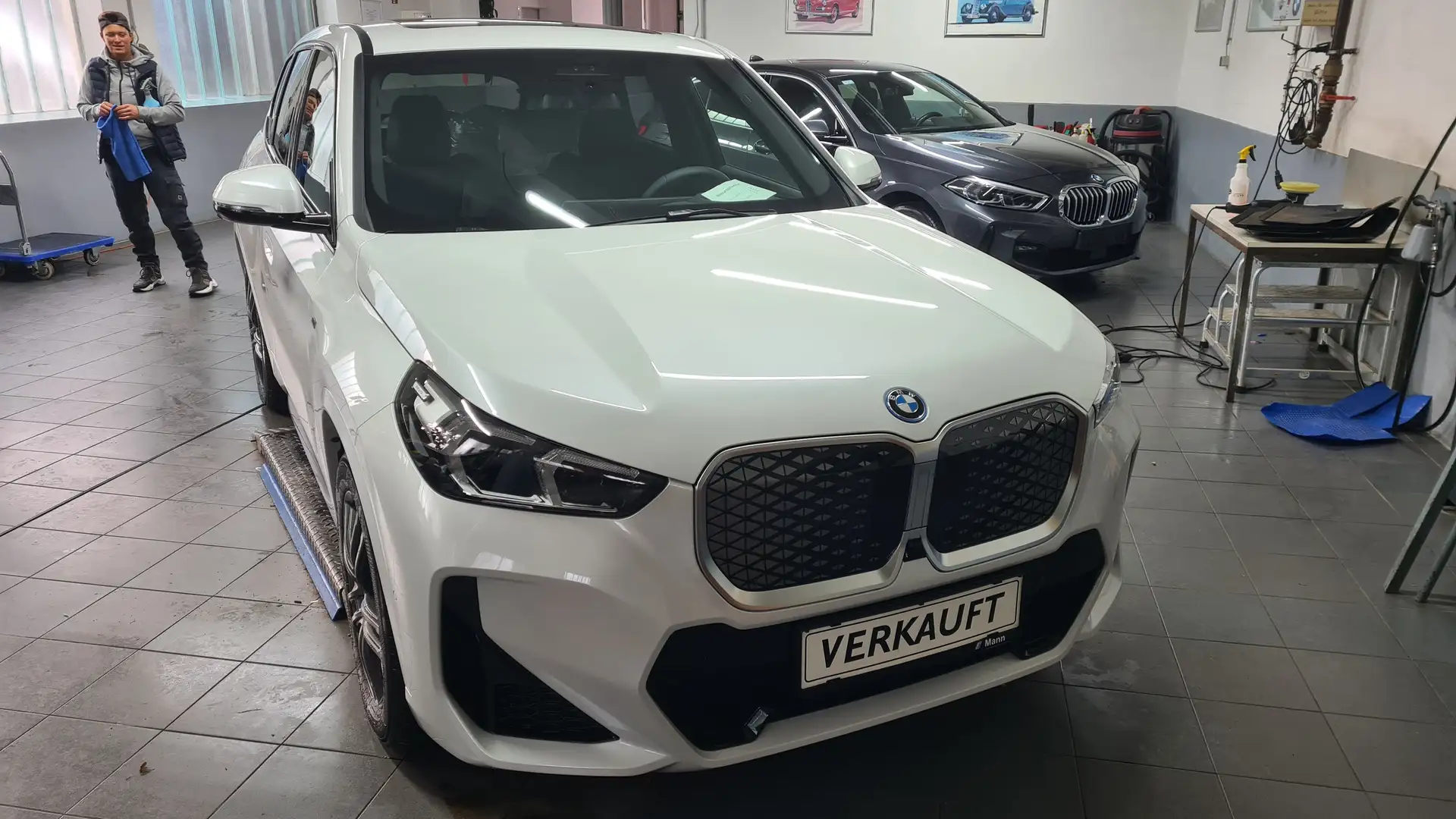 BMW iX1 eDrive20 64,8kWh Weiß - 2