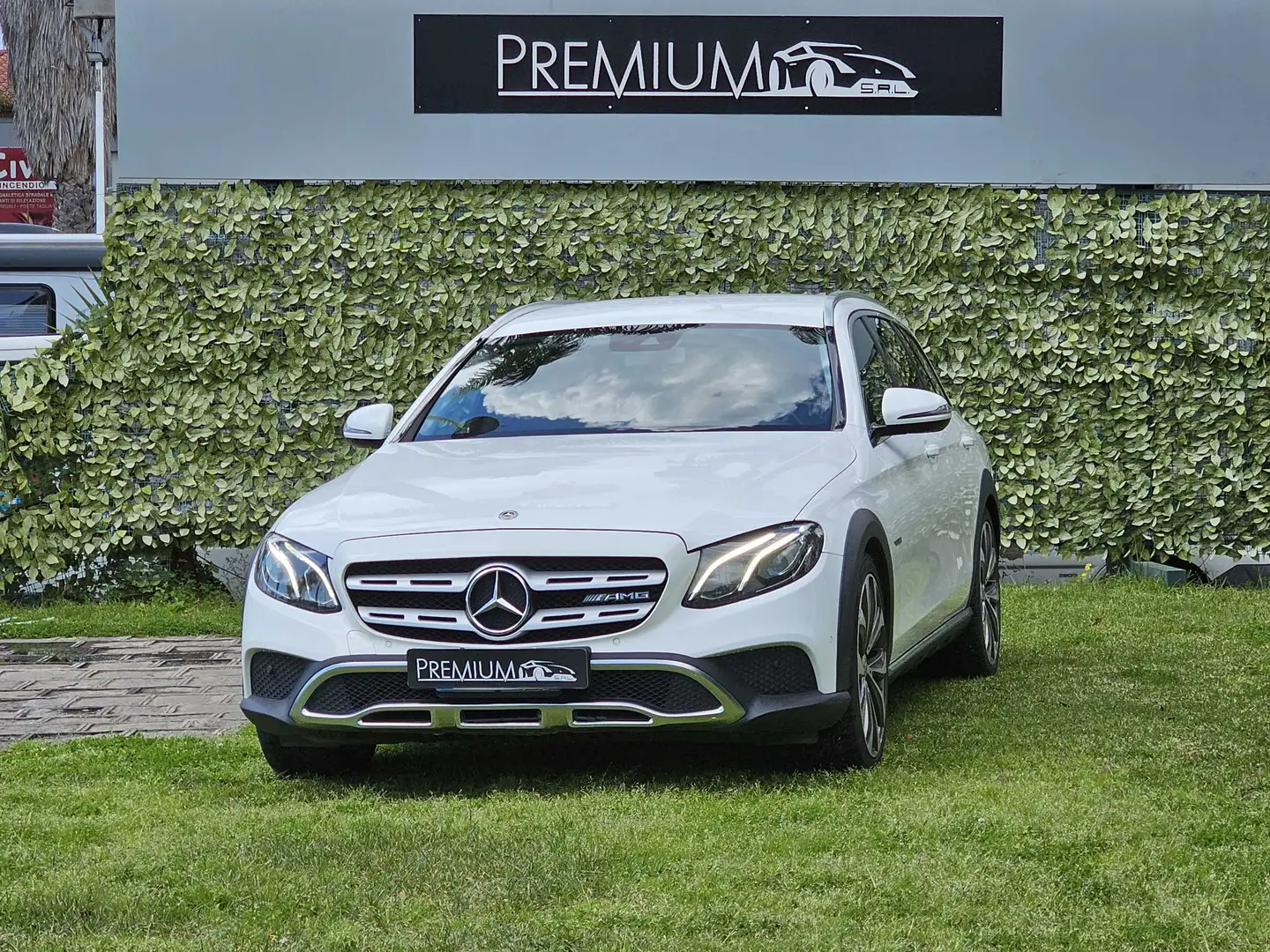 Mercedes-Benz E 220 E 220 d S.W. 4Matic Premium AMG All-Terrain 194 cv Bianco - 1
