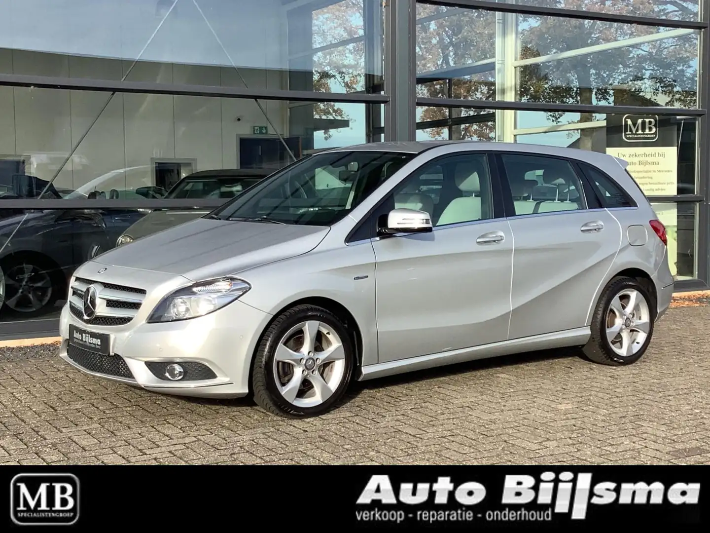 Mercedes-Benz B 180 Ambition automaat, cruise, parkeersensoren, stoelv Grijs - 1