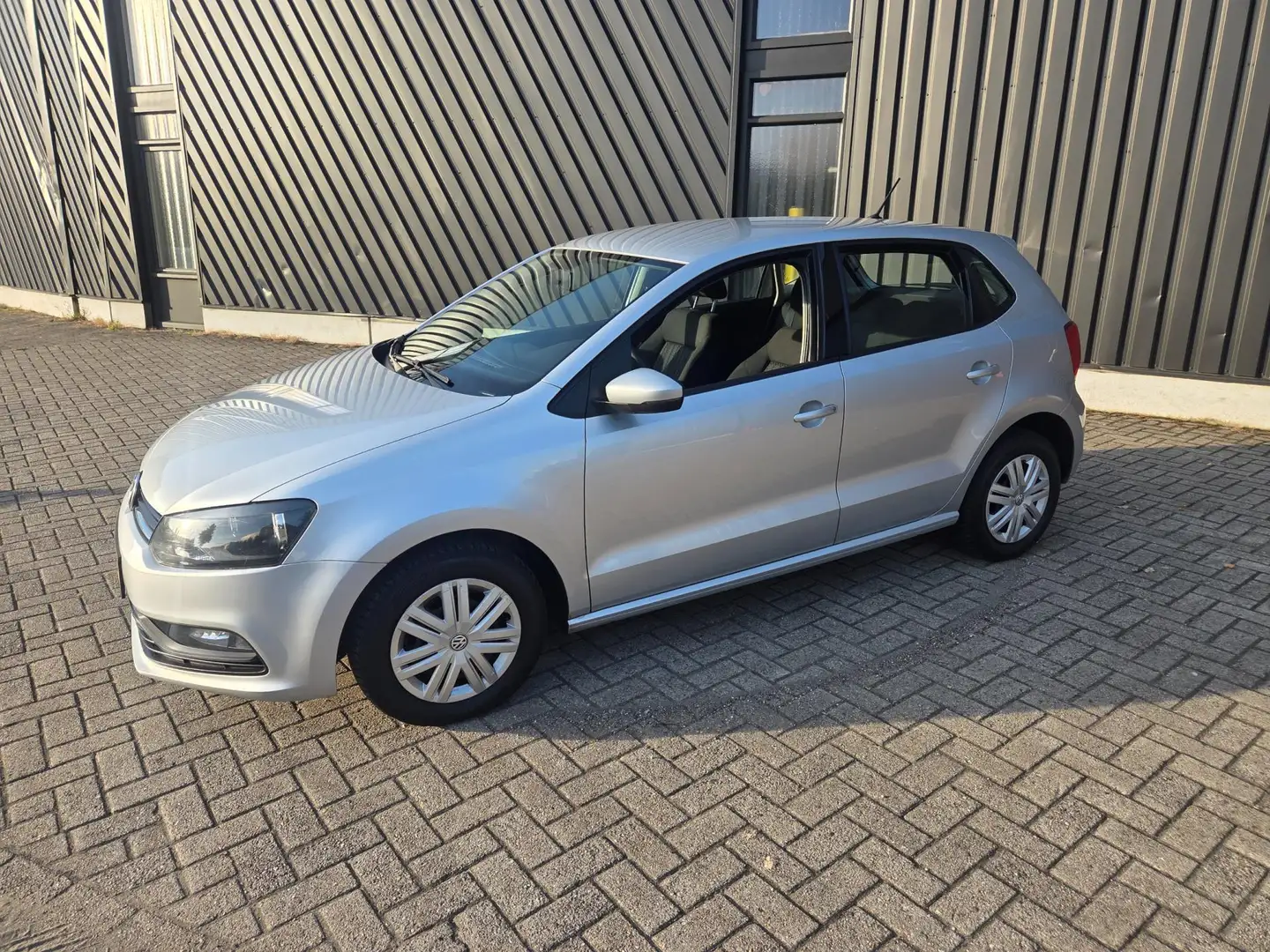 Volkswagen Polo 1.0MPI 44KW 2014 AIRCO MOOIE AUTO Grijs - 2