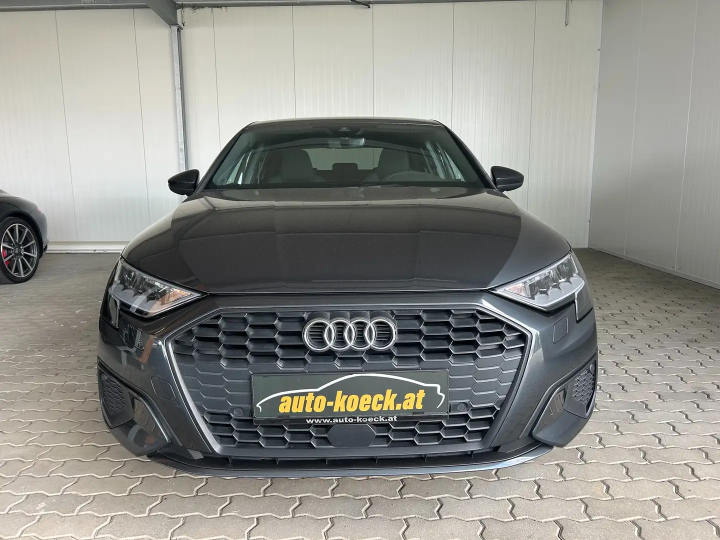 Audi A3 30 TDI basis Gris - 2