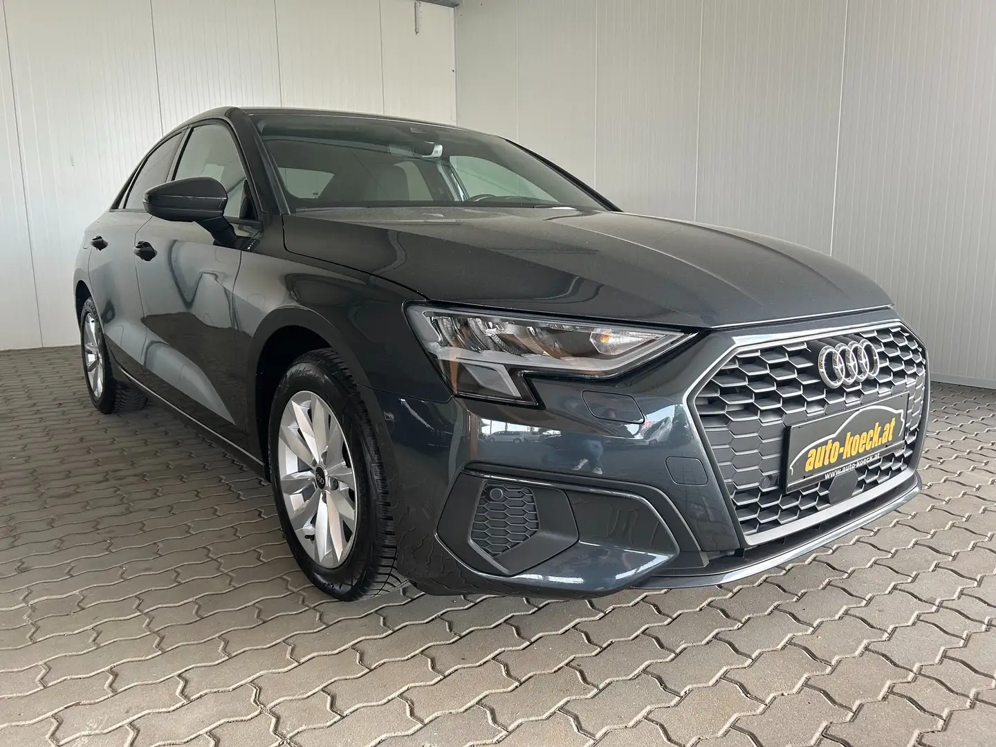 Audi A3 30 TDI basis Gris - 1