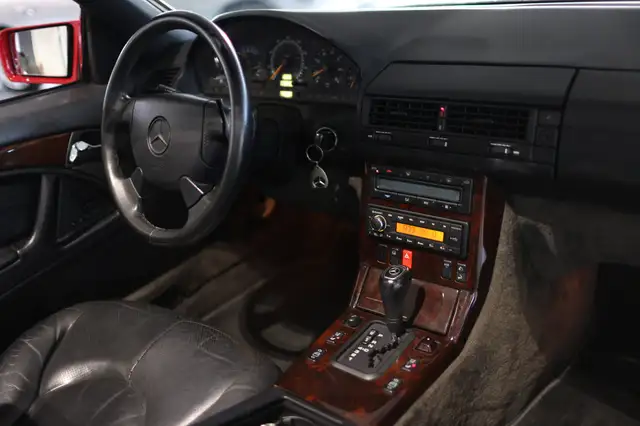 Mercedes-Benz SL view 9