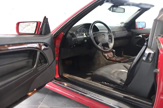 Mercedes-Benz SL view 10