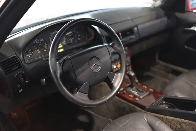 Mercedes-Benz SL view 11