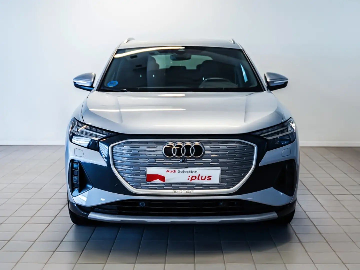 Audi Q4 e-tron 40 S Line 82KWh Ezüst - 2