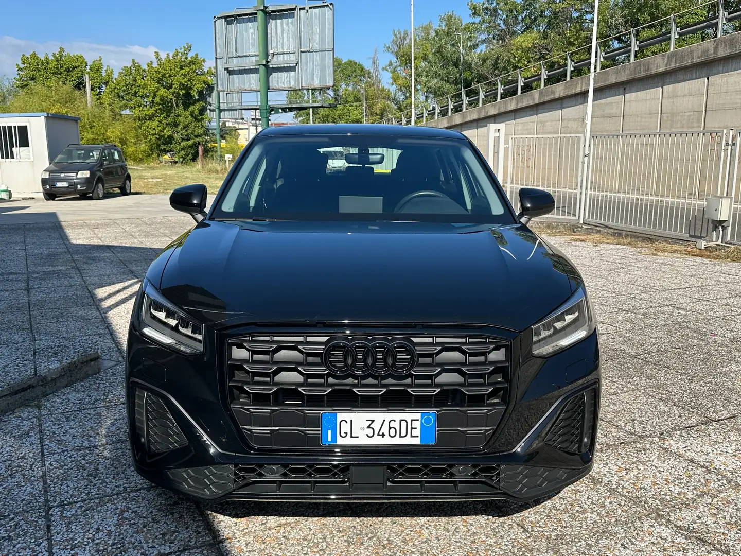 Audi Q2 30tdi 120CV Identity Black s-tronic S-LINE Noir - 1