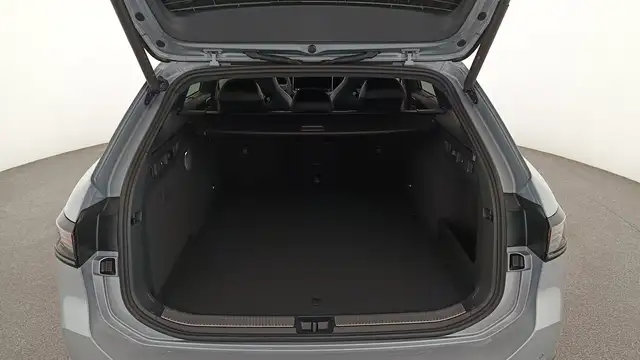 Volkswagen Passat view 10