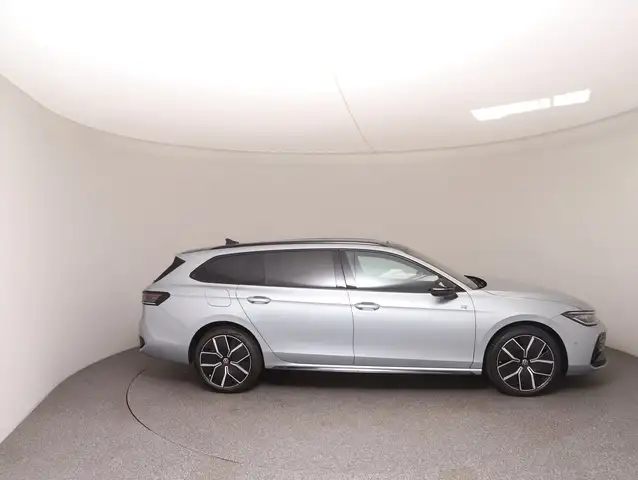 Volkswagen Passat view 7