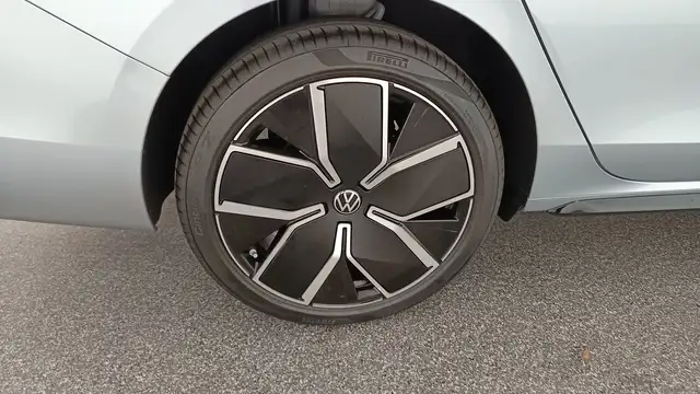 Volkswagen Passat view 9