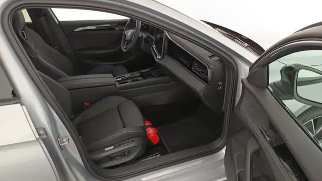 Volkswagen Passat view 13