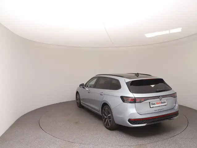 Volkswagen Passat view 5