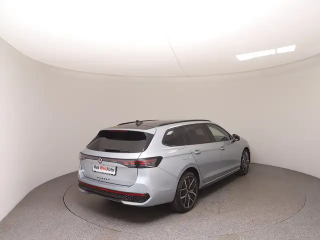 Volkswagen Passat view 4