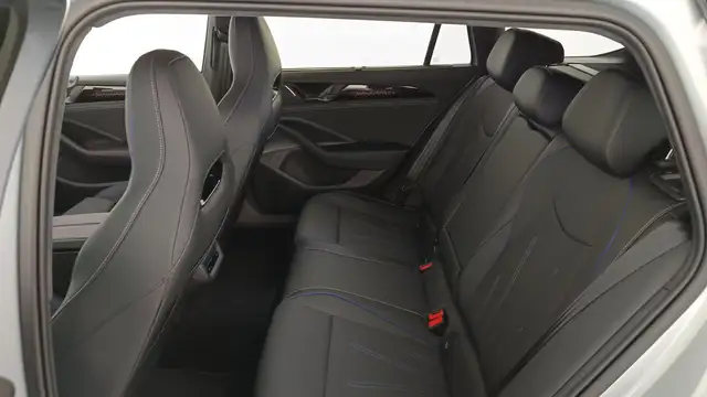 Volkswagen Passat view 14